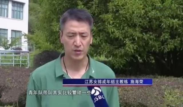 叶辰转而让人将洪五招呼过来，让洪五将苏守道带去了何老爷子的房间